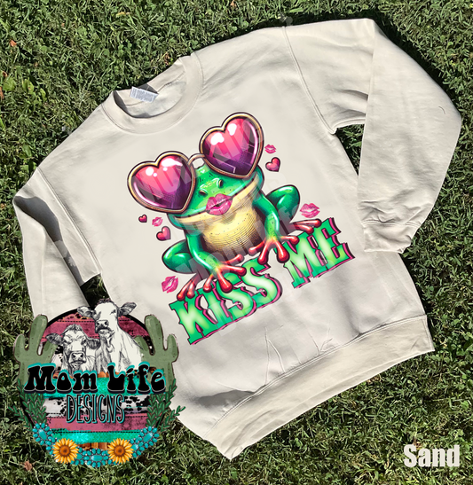 Valentine’s Day Crewneck Sweatshirt “Kiss Me” Frog